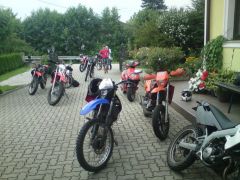 Einige Mopeds